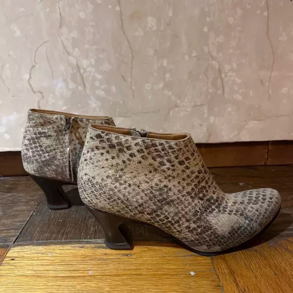 Fluevog WONDERS LYNX tan snake 7
